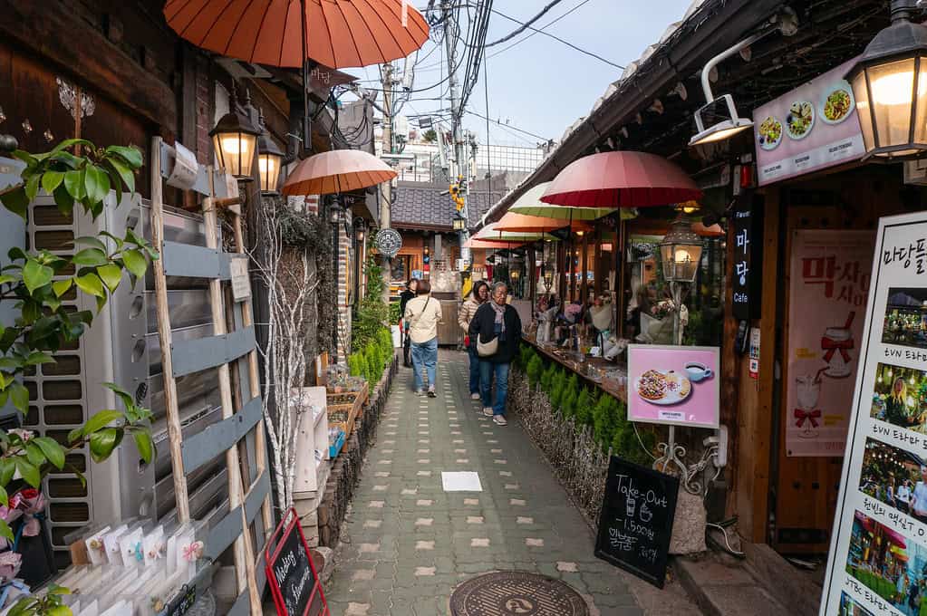20231111 - Ikseon-dong Hanok Village - 2